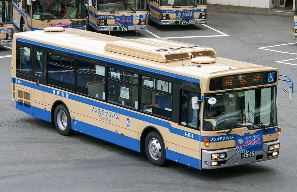 2007年の時点では最新型のバスと言える横浜200か2545