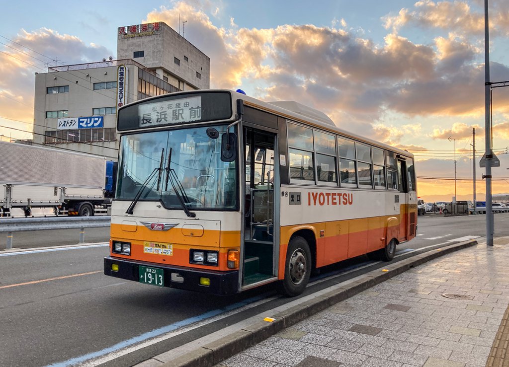 伊予鉄南予バス　1991年式日野レインボーRJ　ツーステップ車