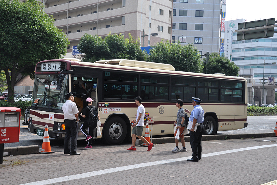 自家用送迎から近距離高速まで幅広く活用された路線タイプ前扉スタンダードデッカー　災害時の鉄道代行バスとして広島県に出張した京都バスの日野2007年式PJ-KV234N1