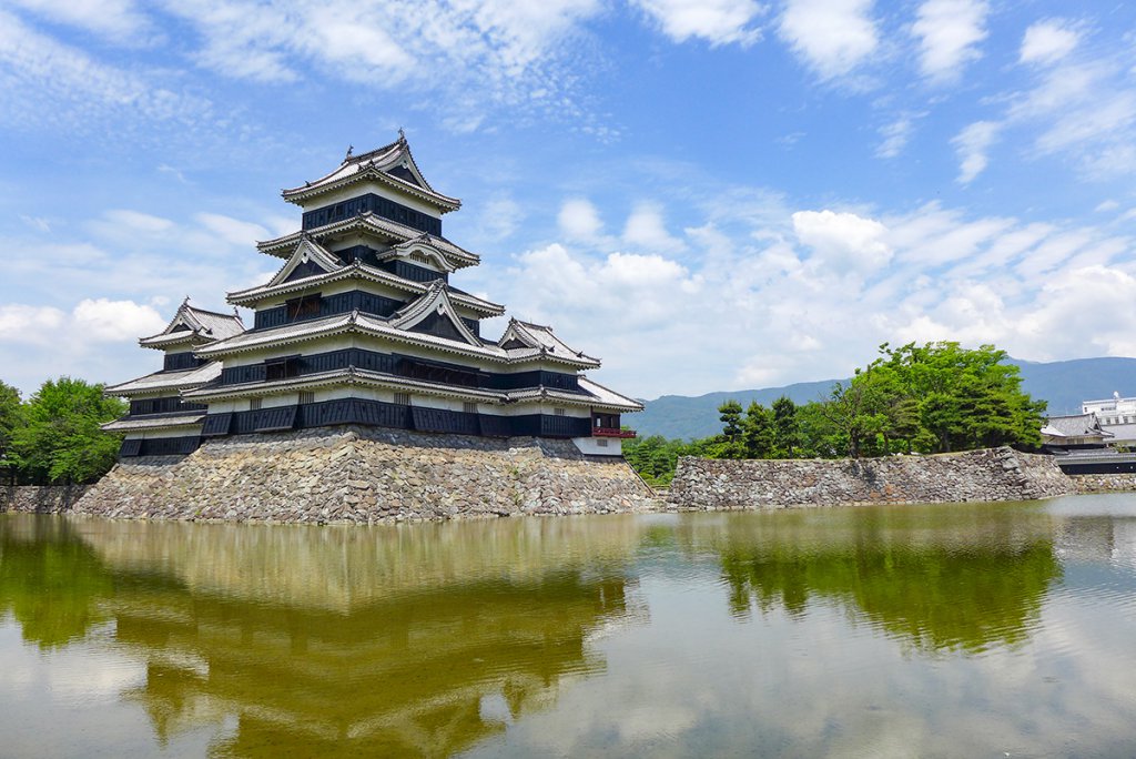 国宝の現存天守を持つ松本城