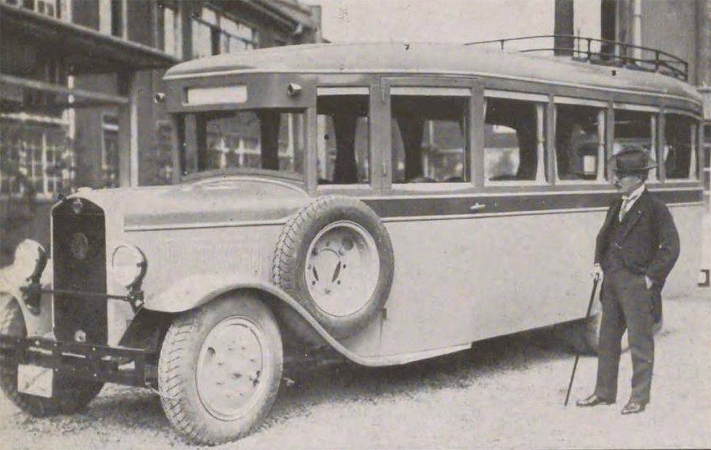 ルーフキャリアを搭載した古典バス車両（1941年発行　ヂーゼル自動車工業より）