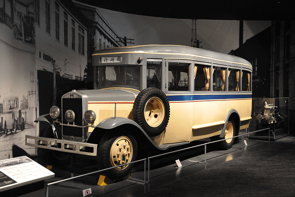 リニア・鉄道館に保存展示されている国鉄バス第一号車。重要文化財指定が決まった（2019年）