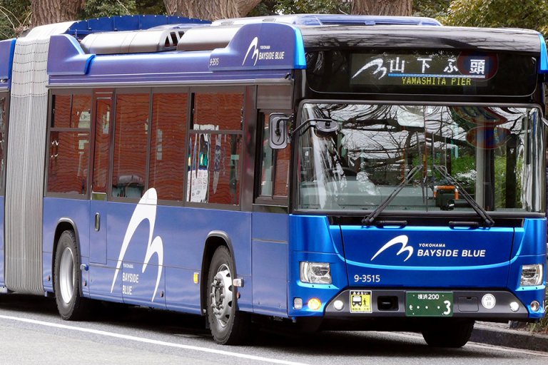 日本の連節バスのはじまりは1985年のつくば万博だったが閉幕後に途絶え、1998年の京成バスで復活した話