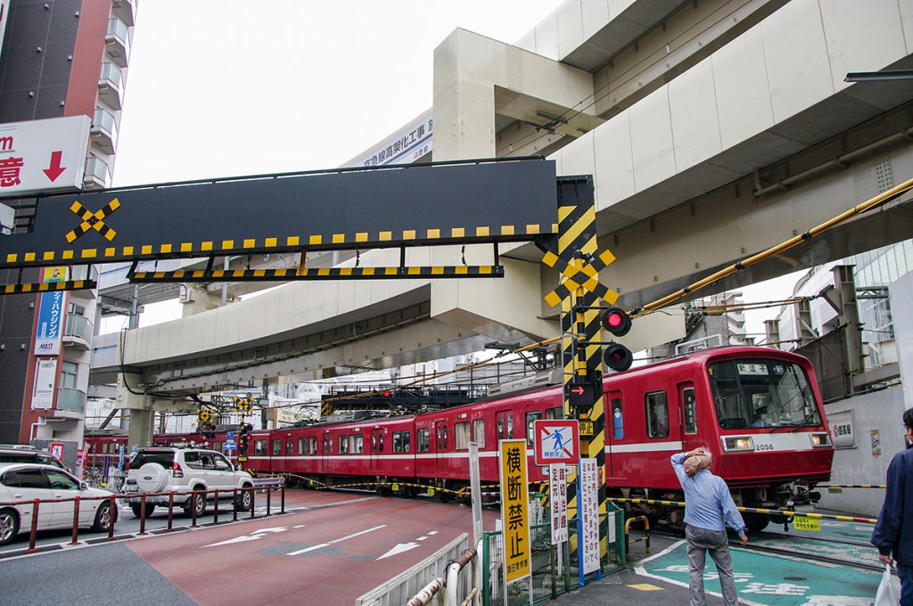2012年まであった、京浜急行蒲田駅と国道15号線の地上交差