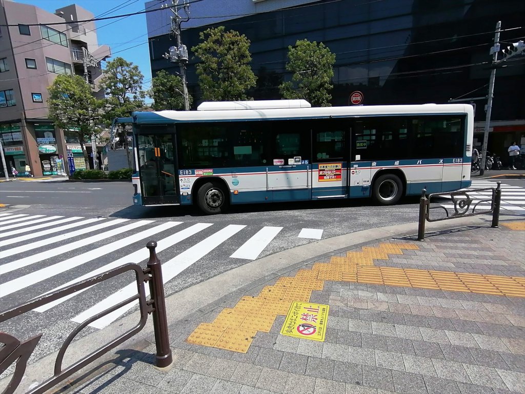 瑞江駅に入る京成バス