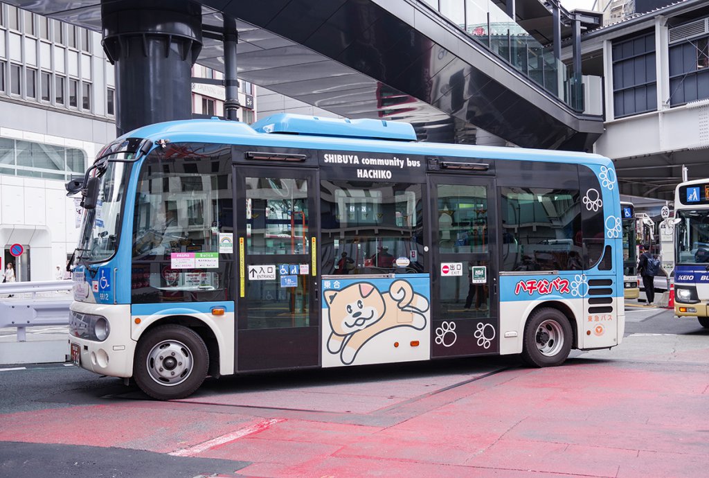 現在の小型バスを代表する日野ポンチョ
