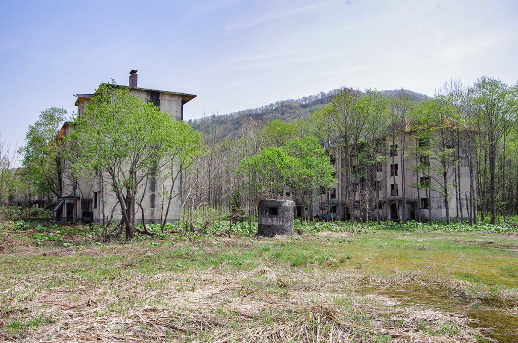 閉山1年前に建てられた羽幌・築別炭鉱のアパート廃墟群