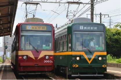 筑豊電鉄の阪堺塗色（右）