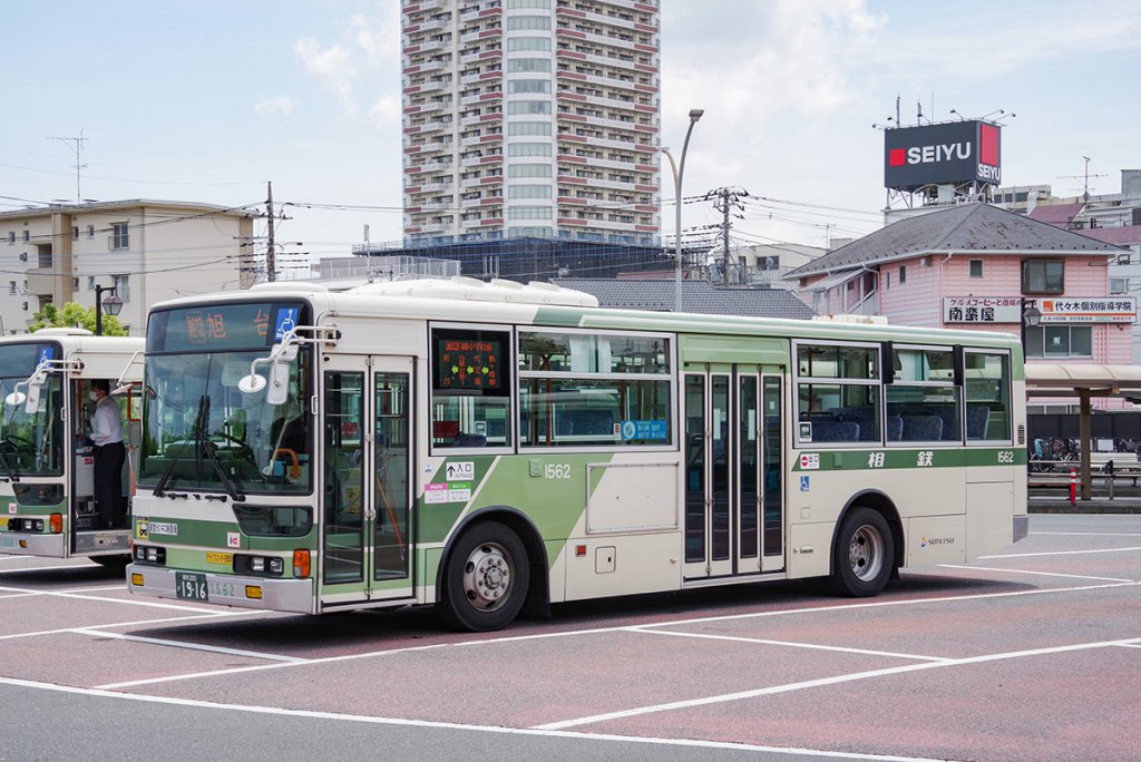 相鉄バスの大型路線車