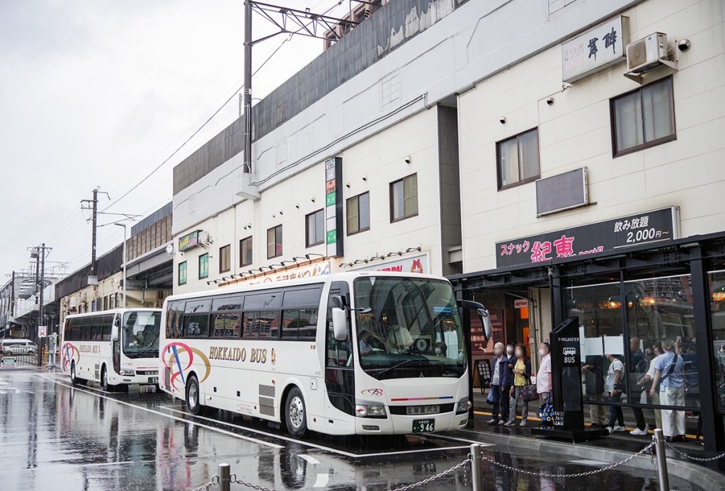 新札幌駅西口のFビレッジ行きシャトルバス乗り場