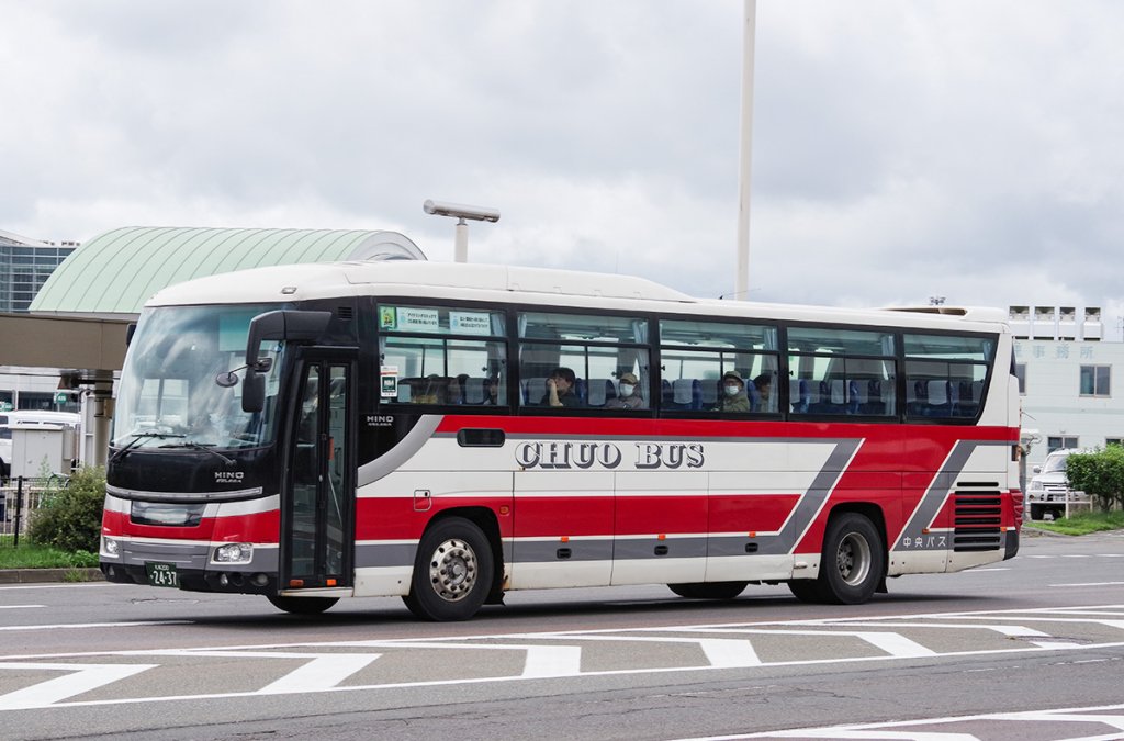 札幌行き高速バスを運行する北海道中央バスの大型高速車