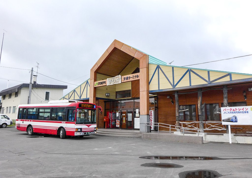 JR音威子府駅。天北宗谷岬線が通し運行していた時代は約4時間20分のバス旅だった