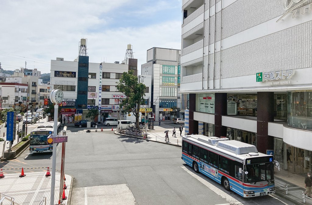 数多くの京急バス路線が発着する京急久里浜駅