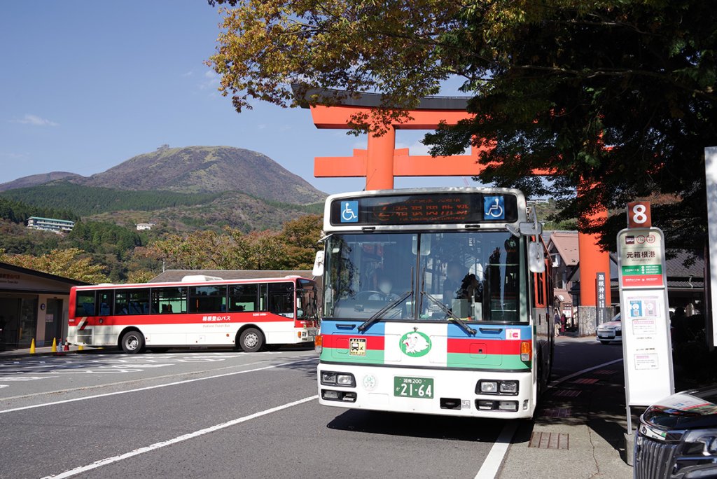 終点3つ手前の元箱根港にバスが到着