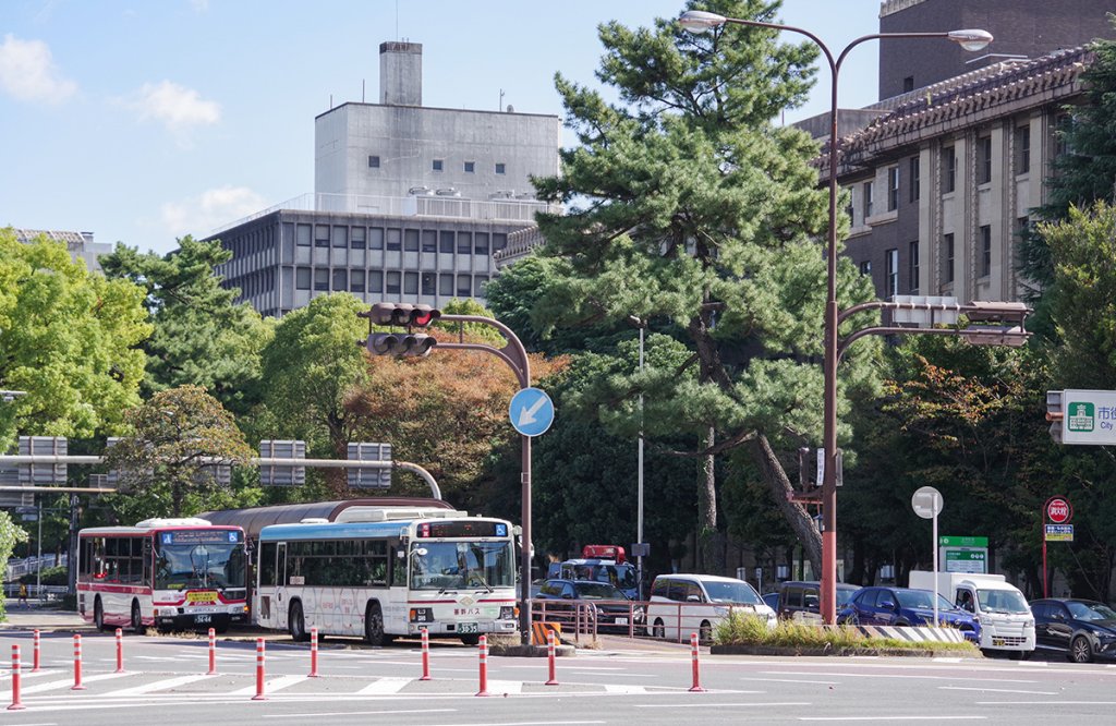 名古屋城へのアクセスにも使える「市役所」バス停