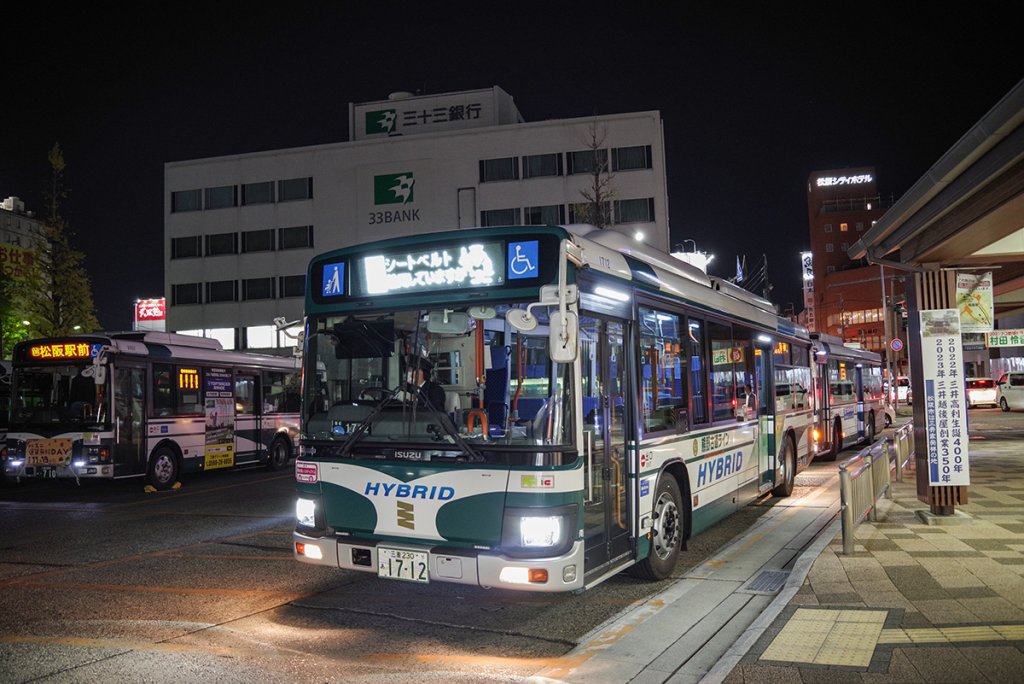松阪駅に到着後、バスは回送になって引き上げていく