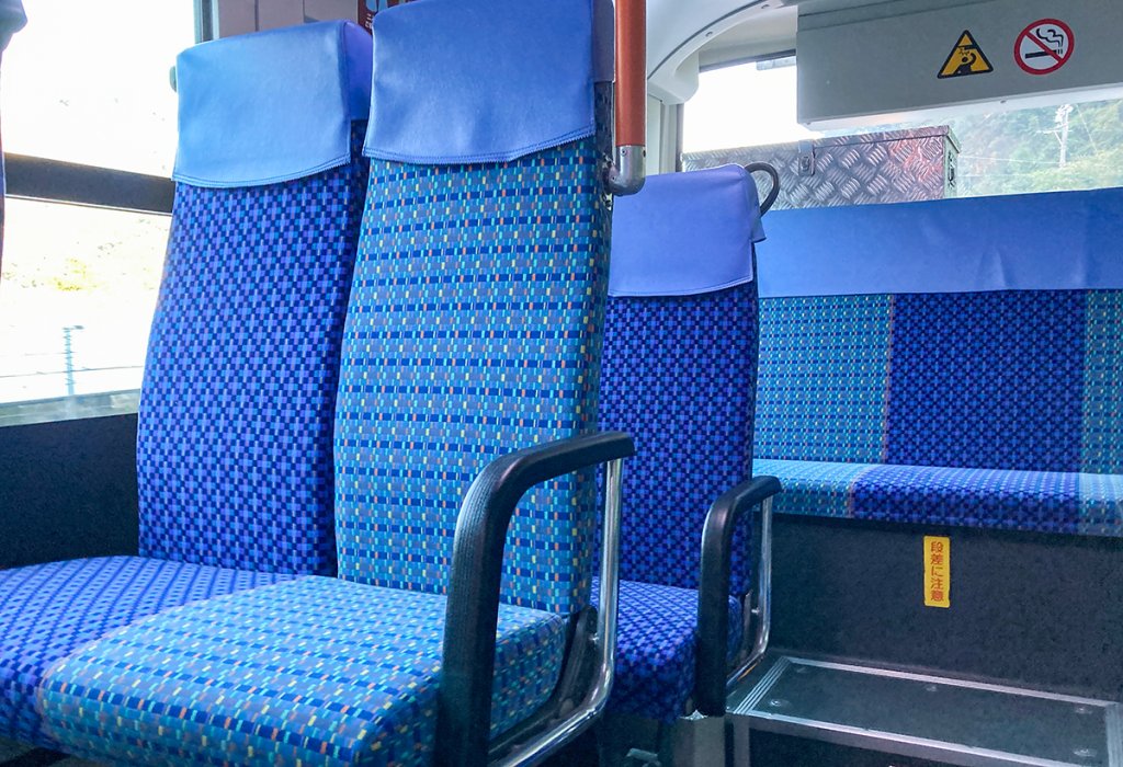 バスに限ってはシートを「座席」と呼ぶほうがシックリくる?