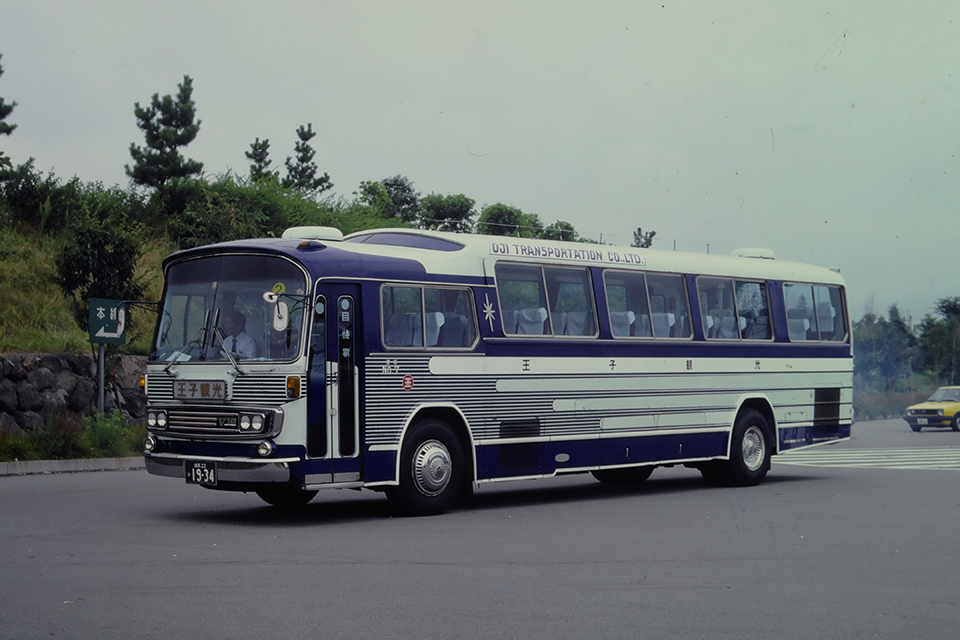 【写真6】富士重工G型を架装した王子運送のいすゞCRA650。いすゞでセミデッカーの場合富士ボディの選択が一般的（1986年）