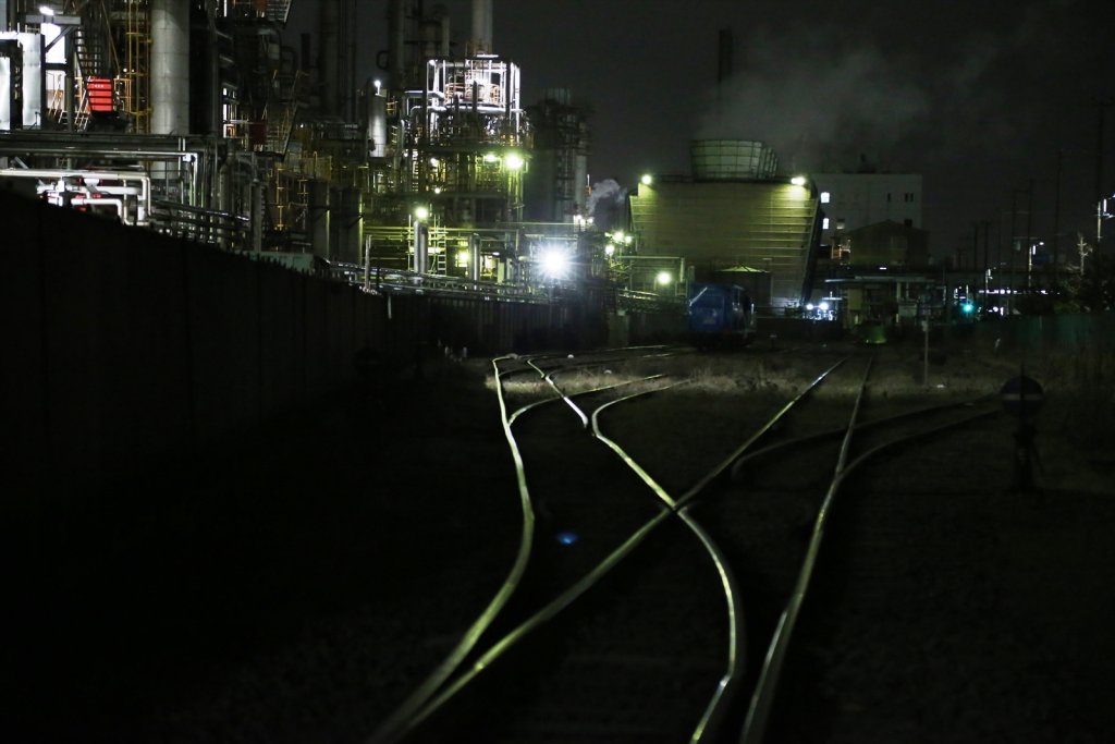 川崎夜景の定番は工場と線路！