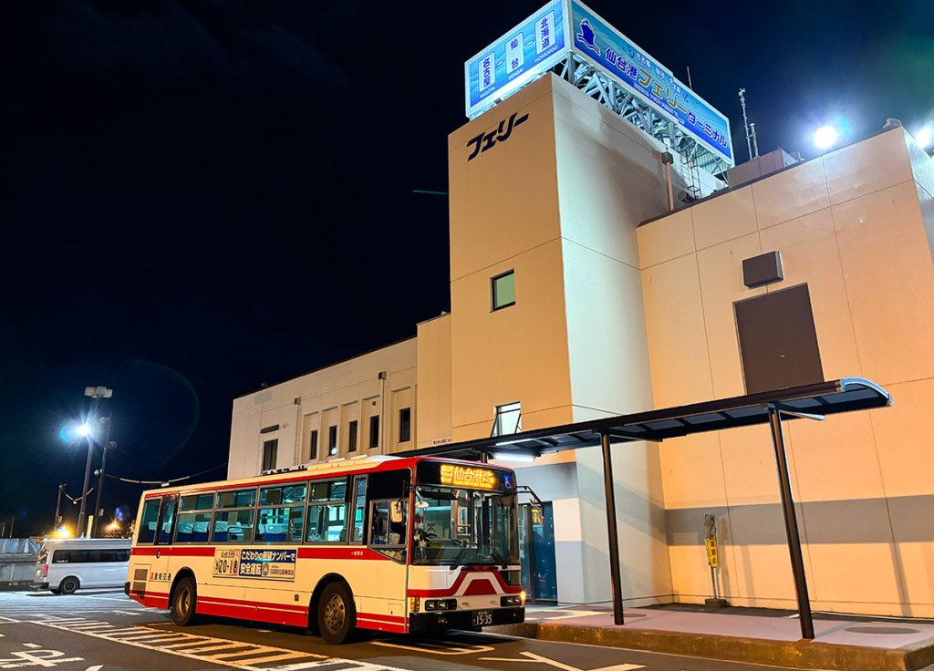 仙台港フェリーターミナルに到着した宮城交通仙台港線