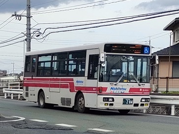 西鉄バス筑豊は本数が多く温泉からは少し遠い