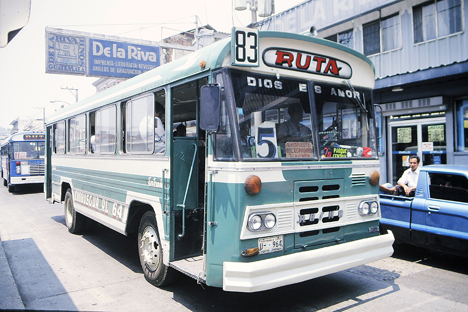 グアテマラシティ空港から乗った路線バスは揺れに揺れた（1991年5月）