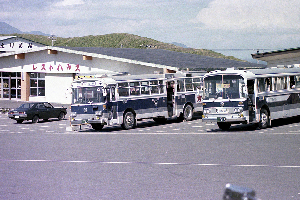国鉄と国鉄バスを乗り継いで襟裳岬へ。当時の国鉄北海道周遊券は国鉄バスも乗れた