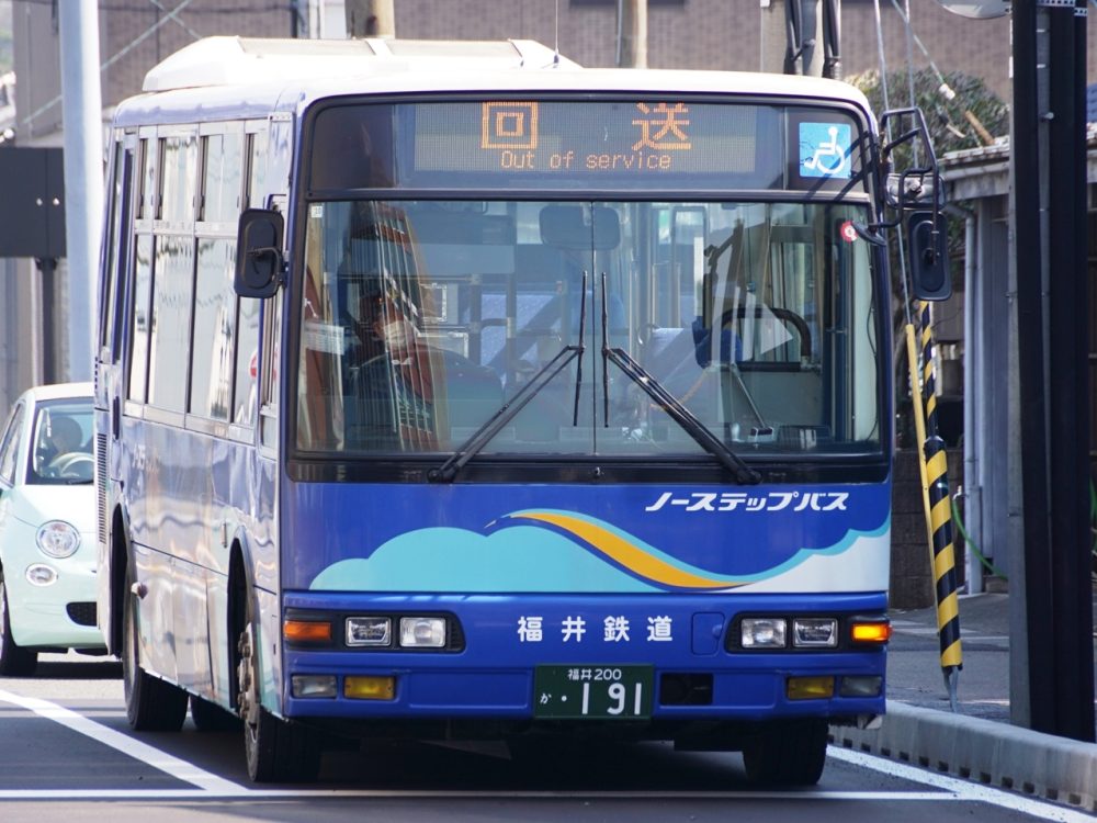 沿線のバスは中・小型車が多いが新幹線開業で対応可能か？