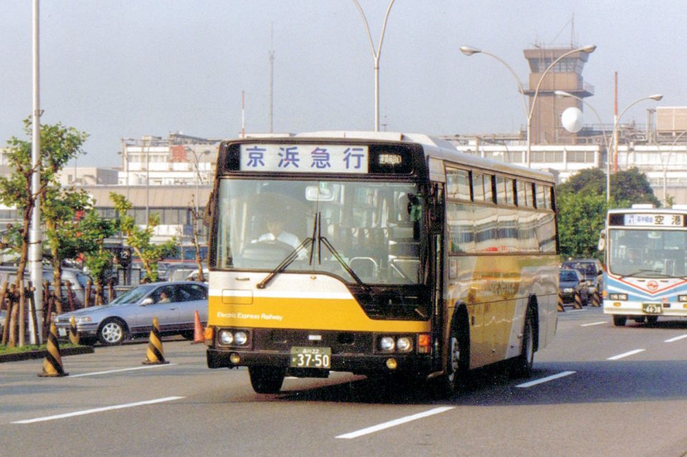空港リムジンとして横浜駅や川崎駅との間に運行されていたトップドアのエアロスターP-MP618P(T)。ターボエンジンを装備している車両もあった