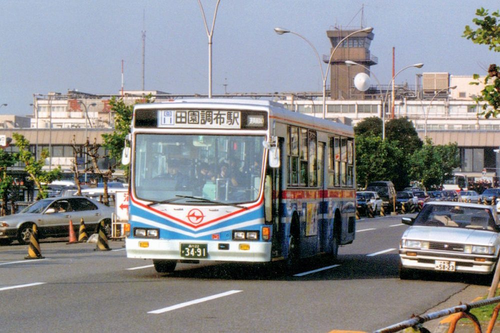 今はなき園11系統田園調布駅行きのいすゞキュービックP-LV314L。比較的初期のキュービックバス