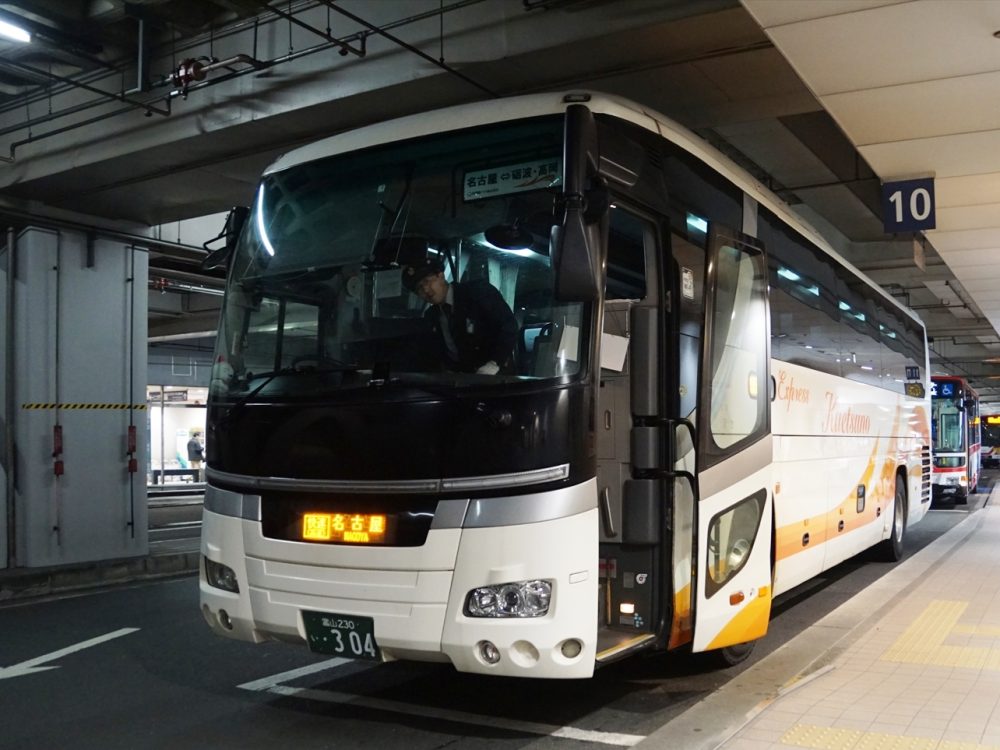 名鉄バスセンターに到着した加越能バス