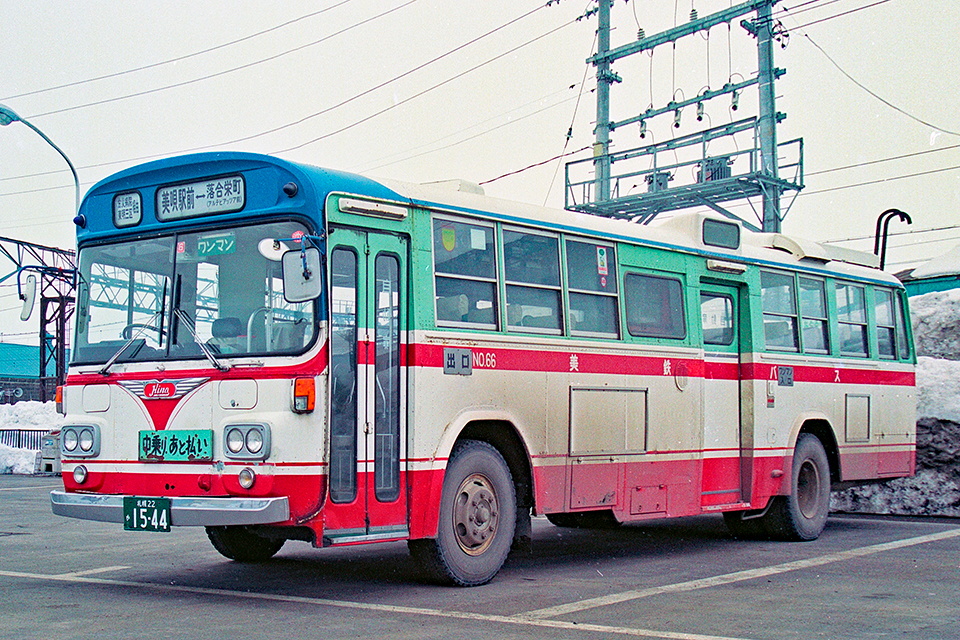 日野 RC321P。元・北海道中央バスの日野製エアサス・長尺車で富士重工製車体を架装する。座席はハイパックシートが並び、北海道中央バス時代はセミロマンス車と呼ばれた