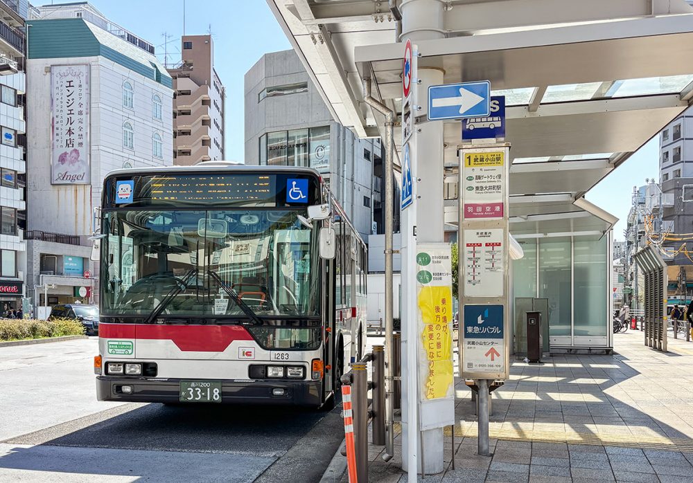 武蔵小山駅バス停で待機中の井50系統