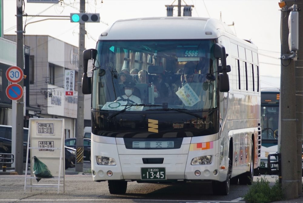 満員のハイデッカー車で戻ってきた