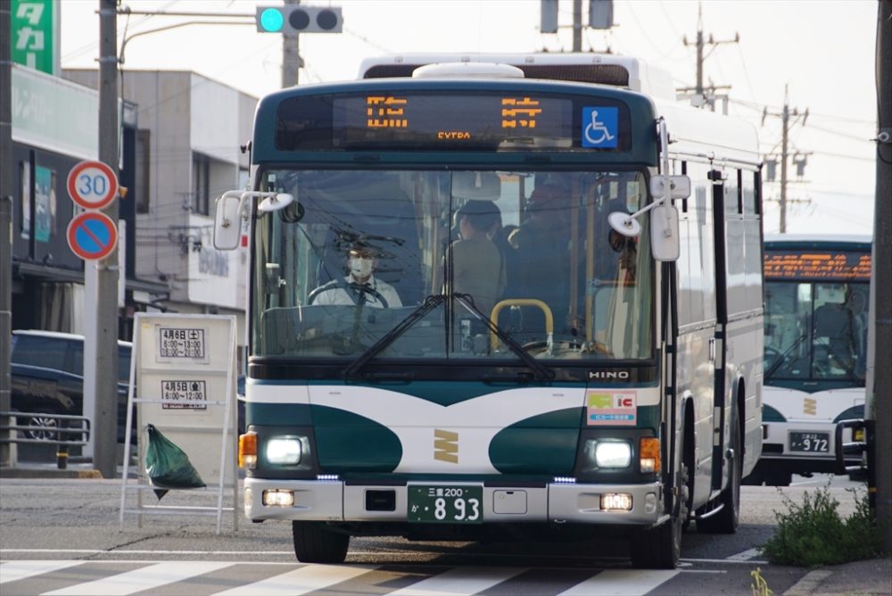 路線車では立席で満員状態！