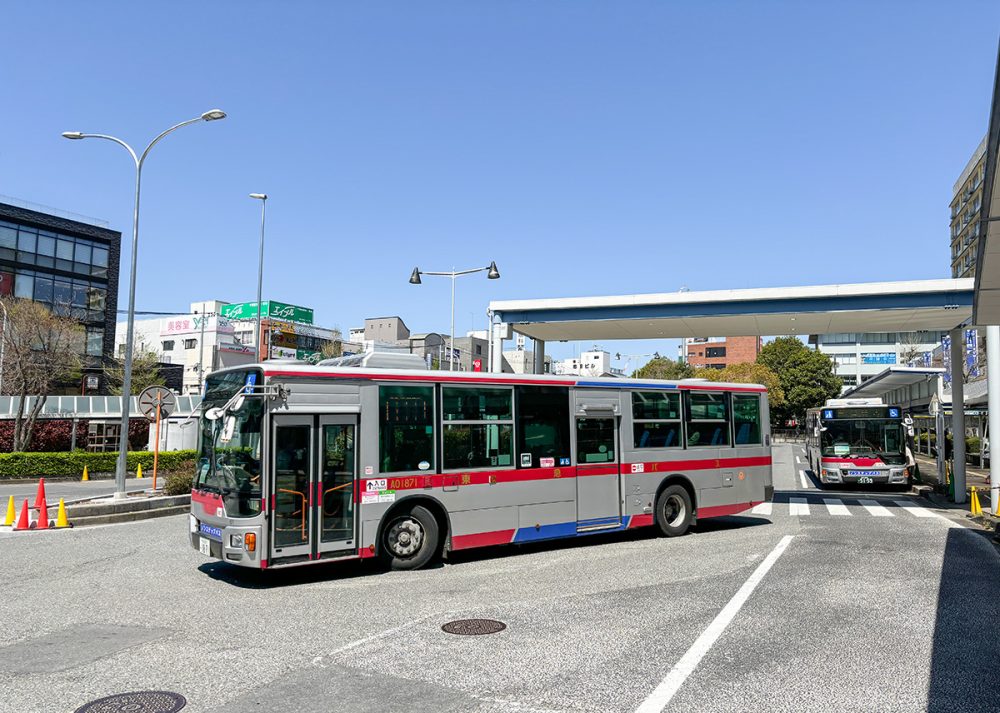 路線バスの一大拠点でもある青葉台駅