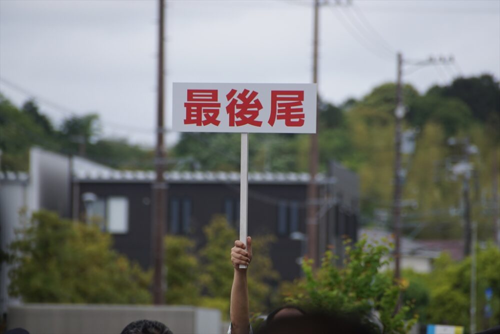 大盛況すぎて開門前から最後尾表示が！