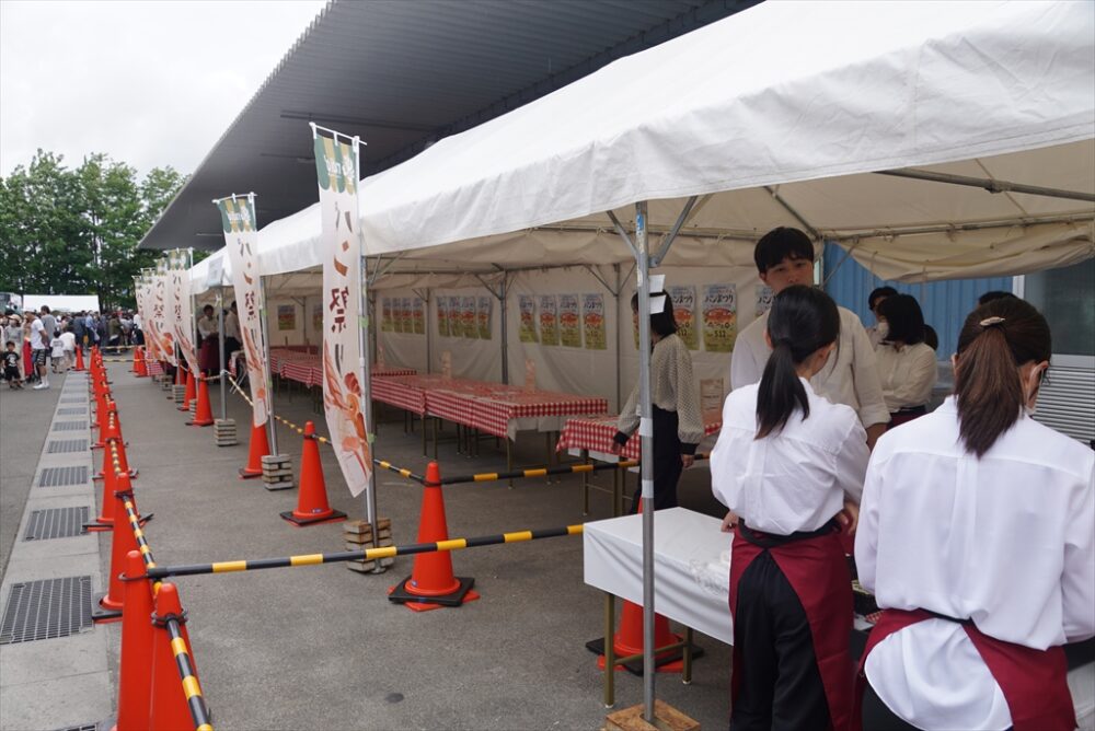 同時開催のパン祭りは早々にこの状態