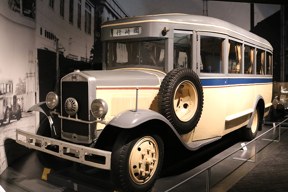 愛知県名古屋市のリニア・鉄道館に展示されている省営バス第一号車