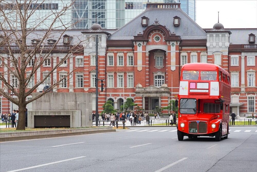 時空を超えた魅力！　東京を走る1960年代ロンドンバスの写真展を開催