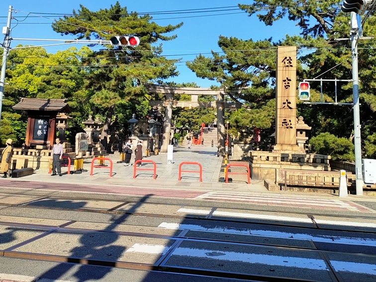 参道前の路面軌道は阪堺電軌