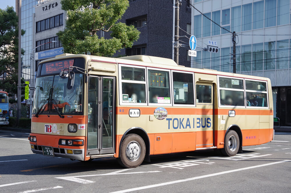 東海バスで使われている、元・神奈中バスの2000年式三菱ふそうエアロミディ