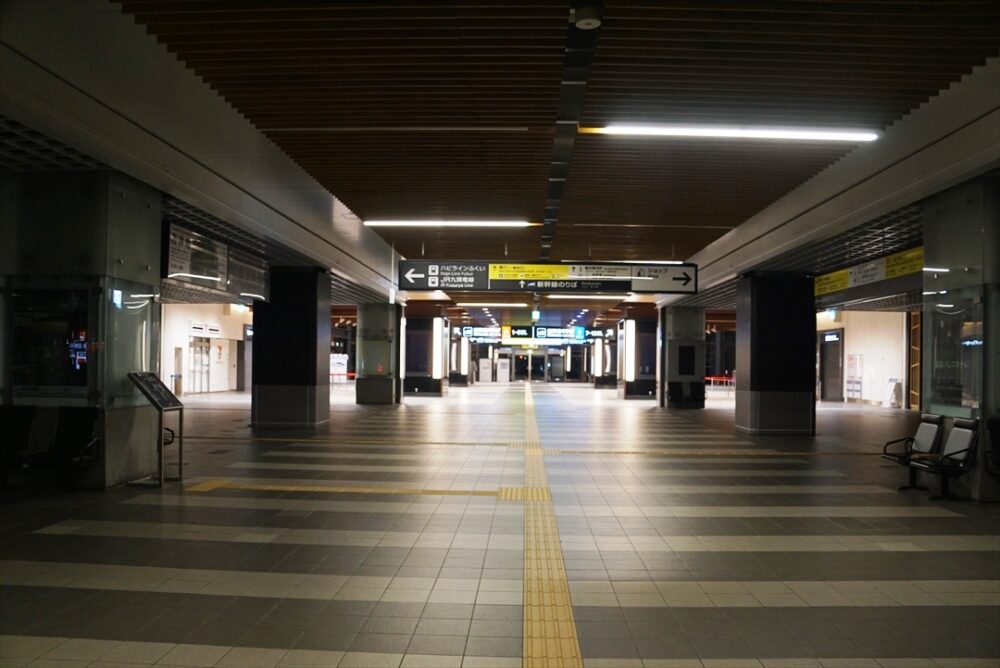 福井駅のコンコースは終電後も通り抜け可能だった