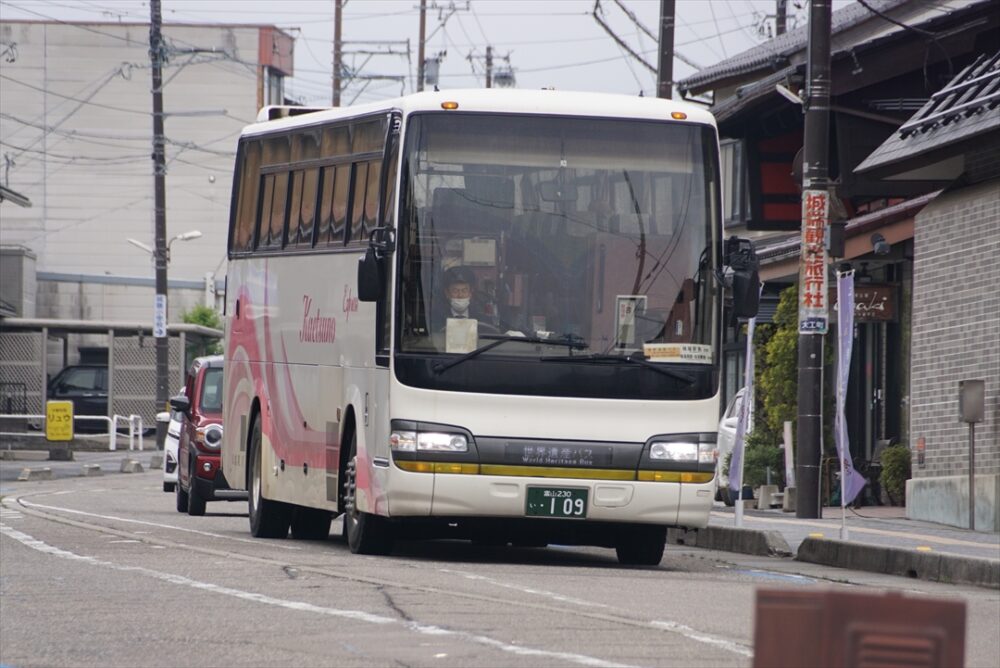 世界遺産バスに投入されたセレガRのスーパーハイデッカー