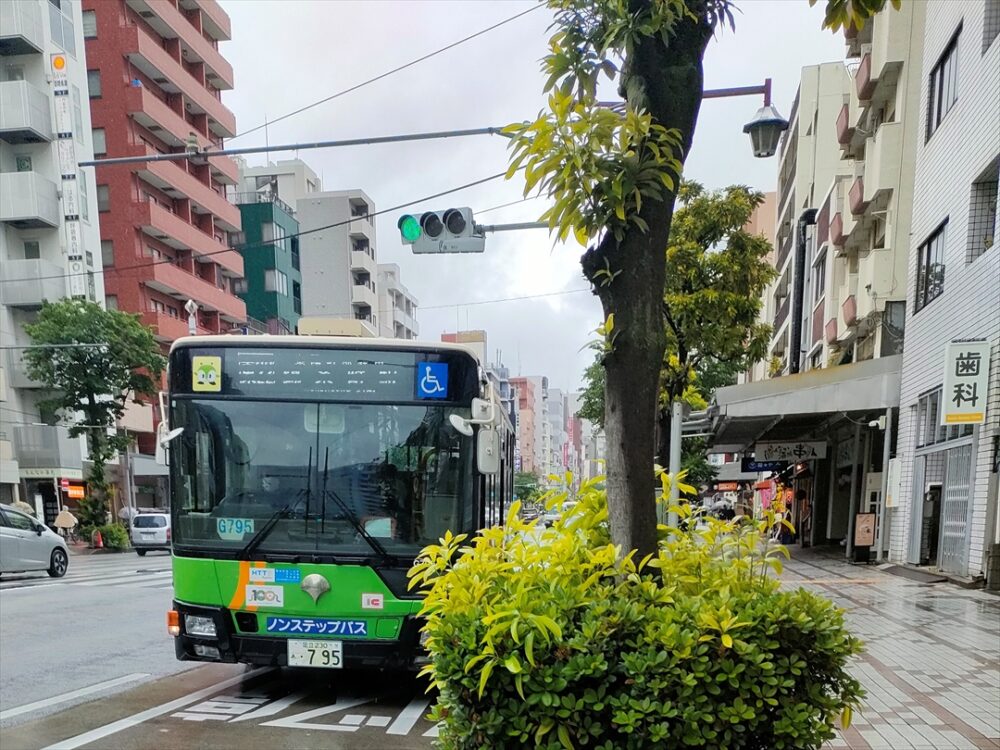 富岡一丁目では都07系統にも乗れるので便数は多い