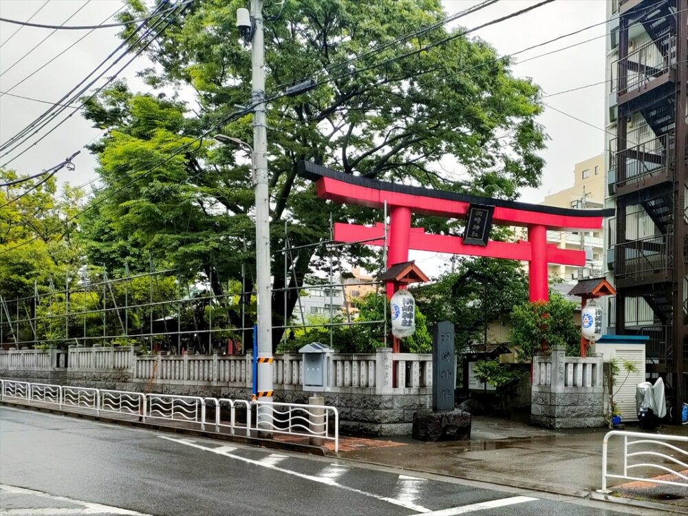 橋を渡ると洲崎神社の前に出る