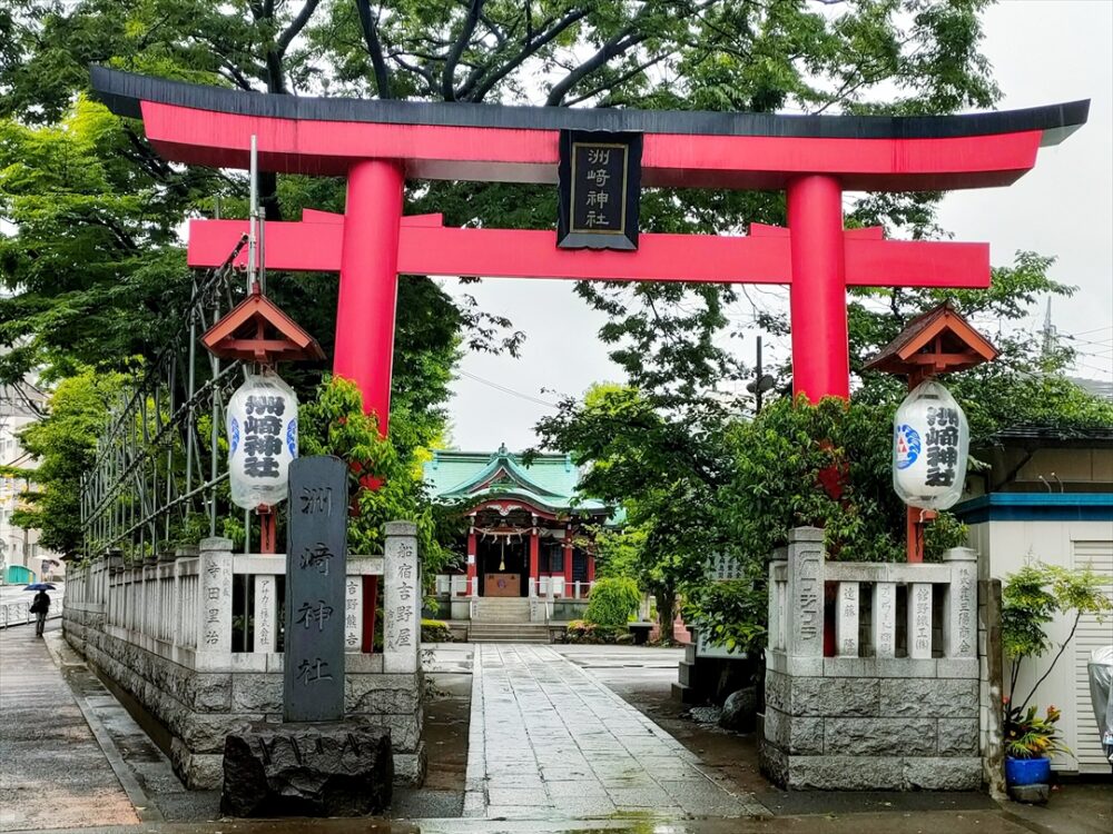 洲崎神社の鳥居と社号標