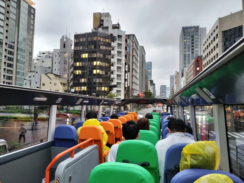 まずは東京駅周辺をドライブ