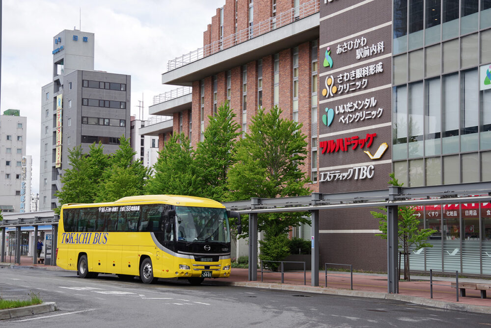 旭川駅前バスターミナルで「ノースライナー」が出発待ち