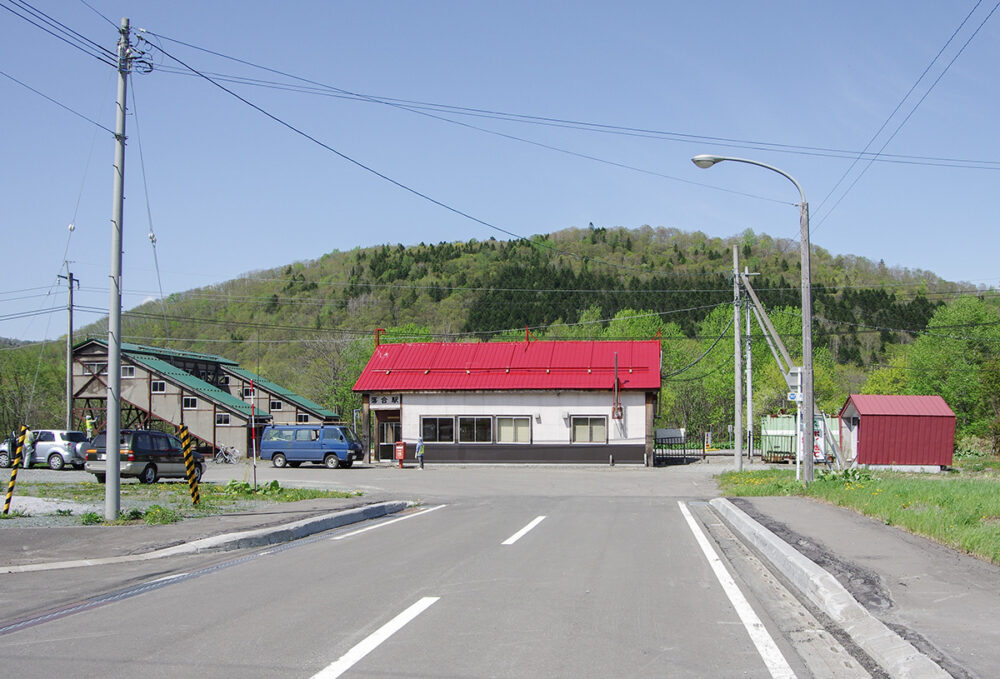 現役時代の落合駅。ノースライナーの新設「落合」停留所は、旧駅跡から280mほど離れた場所にある